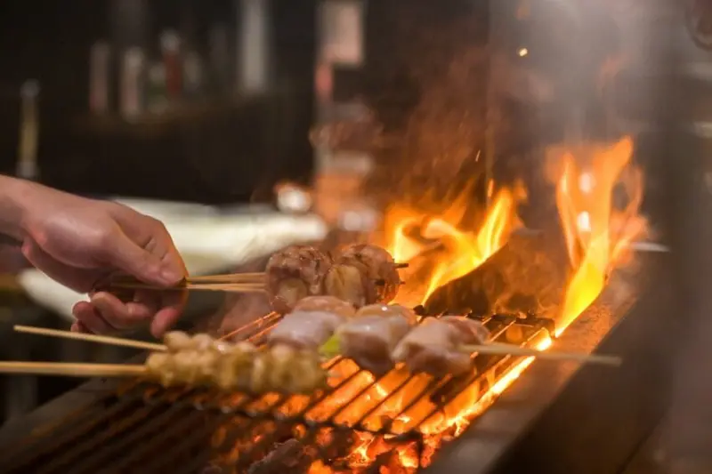 日式串燒燒烤，下班小聚最佳深夜食堂，不止滿足串燒控，連甜點胃都照顧到！
