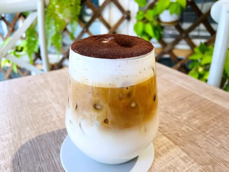 【覺咖啡】新竹竹北不限時咖啡廳！獨家「靈感特調」讓神明籤詩指引你人生方向！超好吃下午茶點不藏私大公開！單品手沖黑咖啡一喝就愛上～