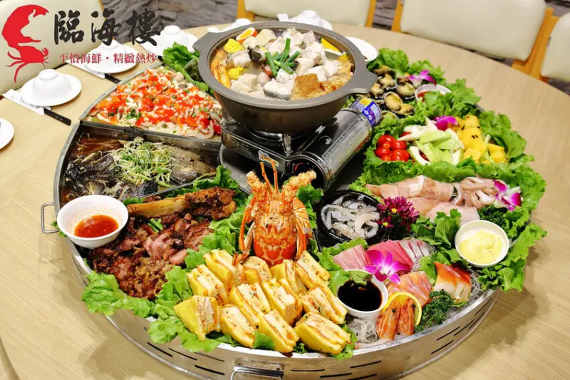 澎湖浮誇系海鮮霸王餐！整桌滿滿海鮮嗑到爽只要8000元，就是要讓你吃到痛風才能回家！