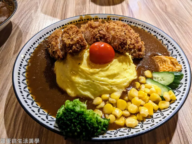 【新竹食記】喜然熟成咖哩 - 位在東門市場內的人氣咖哩飯，必吃滑嫩歐姆蛋咖哩