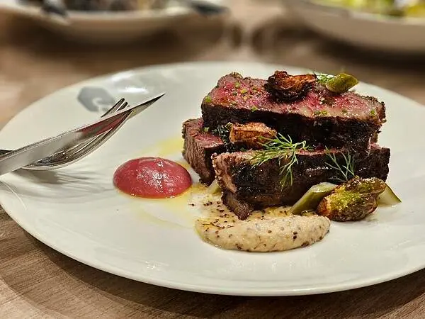 (胖樺食記)捷運101推薦餐酒館”Salt and Stone”/台北推超好吃義大利麵披薩甜點/調酒紅白酒/信義區餐廳