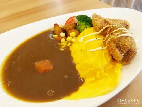 三重美食推薦｜雙爸食堂好吃咖哩飯與焦糖布蕾・近台北橋漫畫店二樓的溫馨餐廳