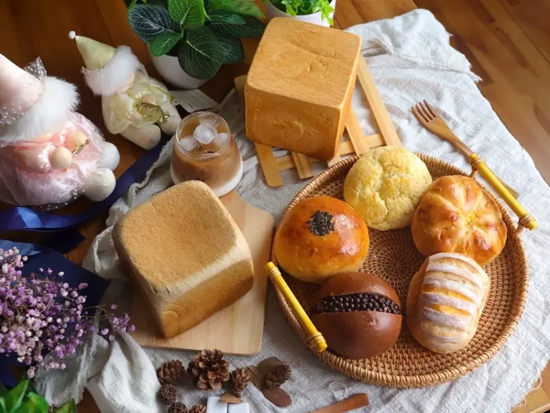 方云云麵包店：台南隱密巷弄內的人氣麵包店/每日只營業2小時的超級隱藏版預訂款烘焙店/每日晚上公開隔日出爐麵包土司品項/沒預定買不到/台南麵包烘焙店推薦 - 進食的巨鼠