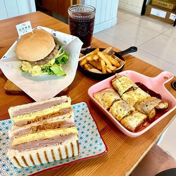 芋頭控看過來，超豪邁芋泥搭配肉鬆超完美‧桃園平鎮早午餐不要錯過