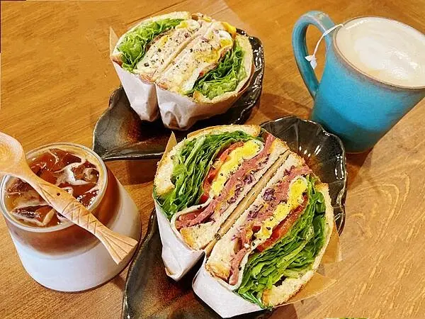 花蓮縣花蓮市||吃。花蓮|| 實季 熱壓土司文青風悠閒咖啡館