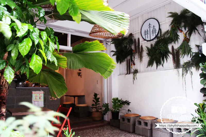 豐原木林森早午餐 好像在森林裡用餐一樣 豐原網美早午餐店 文青早午餐店 招牌粉漿蛋餅超好吃 - 相片中的菲莉絲