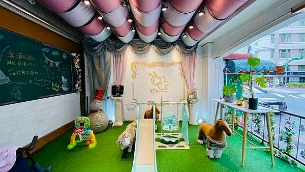 台北CP值高親子餐廳【Home廚房親子友善餐廳】讓小朋友玩到不想回家室內遊戲區/6歲以下入場費只要30元/適合小孩慶生派對聚會包場/內湖湖山六號公園