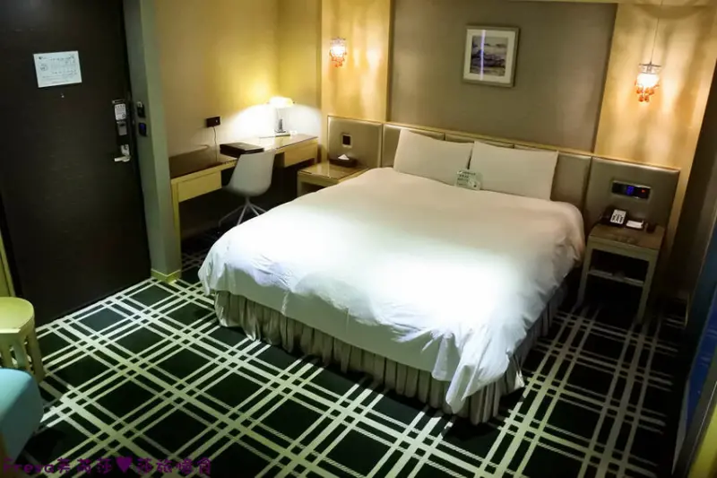 台中飯店【世聯商旅】素雅新穎質感設計.餐廳聚餐交通便利的住宿飯店.文心崇德捷運站走路就到│文心國小│台中旅宿 - Fresa芙芮莎♥莎旅憶食