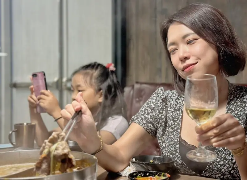 桃園鍋物吃到飽｜新馬辣經典麻辣鍋-大江店，外加50元可享紅白酒無限喝