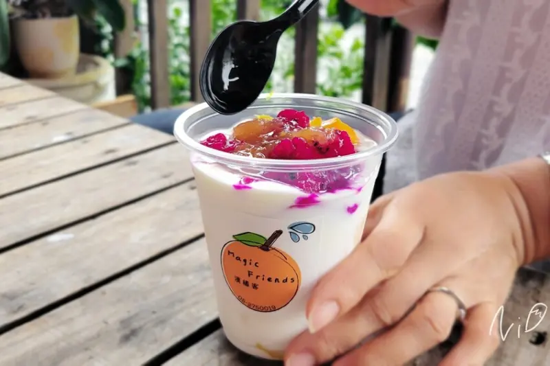 [嘉義東區]渼橘客Magic Friends 新鮮果優格專賣店。優格飲/優格杯/堅果洛神果乾