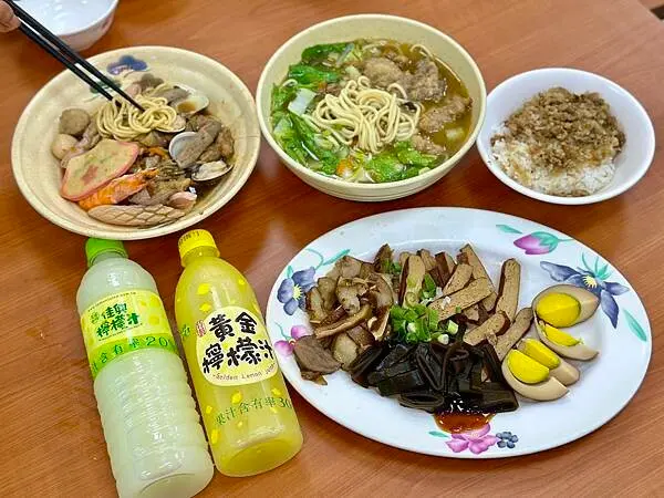 [花蓮美食] 佳興冰菓店(佳興冰果室) 必買檸檬汁 + 佳興小吃部 吃什錦麵 #花蓮新城美食 @蛋寶趴趴go