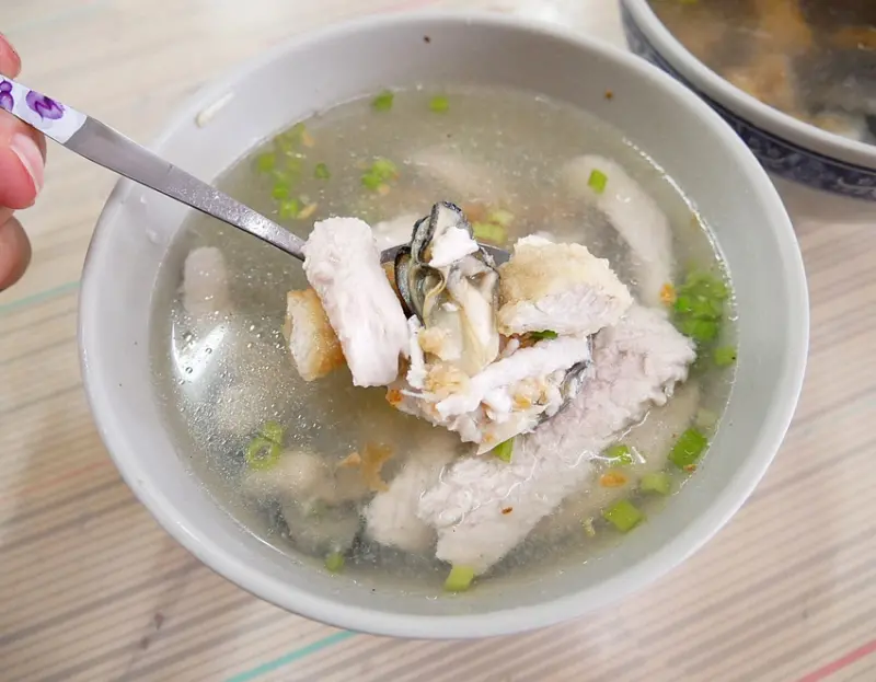台南人氣魚湯，在地人最愛的早餐之一，三鮮湯是我每次去必喝的