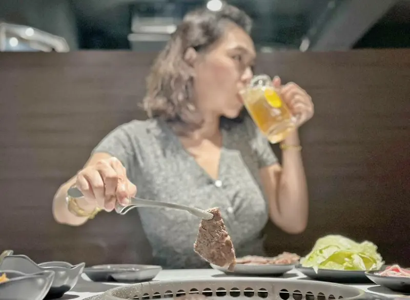 桃園燒烤吃到飽｜中壢燒烤吃到飽｜炙高無上炭火燒肉中壢店，899就享牛舌、生蠔、鮑魚無限吃到飽 - Ann‧榜哥‧生活事務所