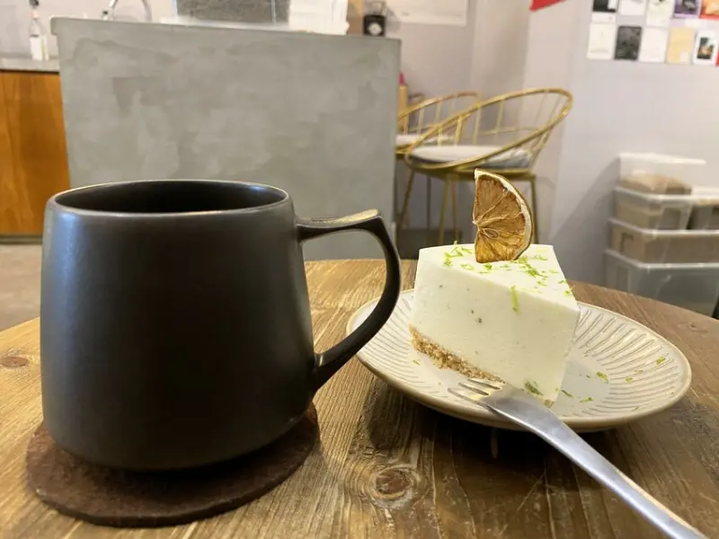【台中 咖啡】溫廬咖啡Ururu Coffee，琥珀色的咖啡搭上蜂蜜檸檬生乳酪構成一個人的咖啡獨享時光
