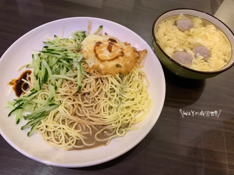【桃園】內壢－貓寶涼麵 料多實在 涼麵加芥末配蛋黃液更美味！元智大學周邊小吃