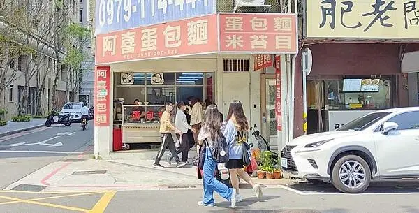 就是要比別人更大份量！一個人可以吃到超級撐的超大份量美食店家！食材豐富，還會有附蛋、豆干、榨菜以及貢