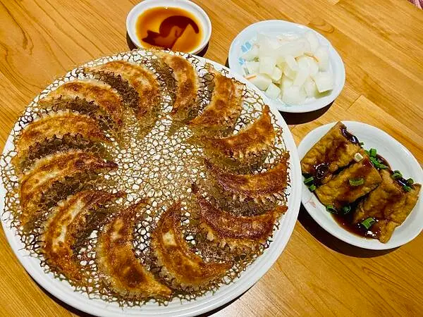 花蓮縣花蓮市||吃。花蓮|| 來打餃 日式小屋的好吃冰花煎餃