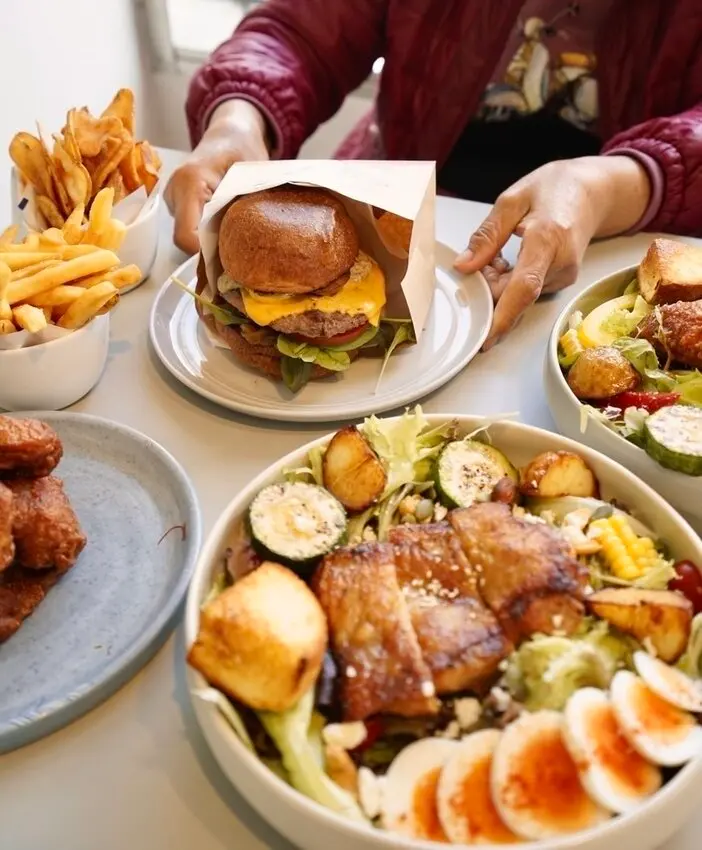 BMS café－台南超好吃松露蘑菇牛肉堡，超豐盛沙拉盤，必點吉拿棒，台南咖啡廳推薦