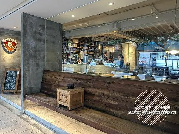 台北文山-[Mars Coffee] 近文湖線萬芳醫院與辛亥站，自家烘焙單品手沖咖啡，特色甜甜圈鬆餅可愛美味兼具，淺灰色系清水模風格質感咖啡廳