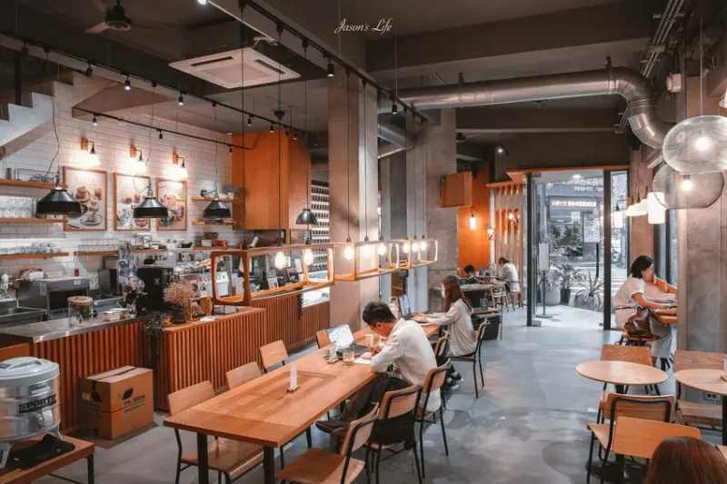 【台中南屯｜美食】宅樂咖啡(大墩店)。附插座日系質感咖啡廳，全天候提供餐點及下午茶