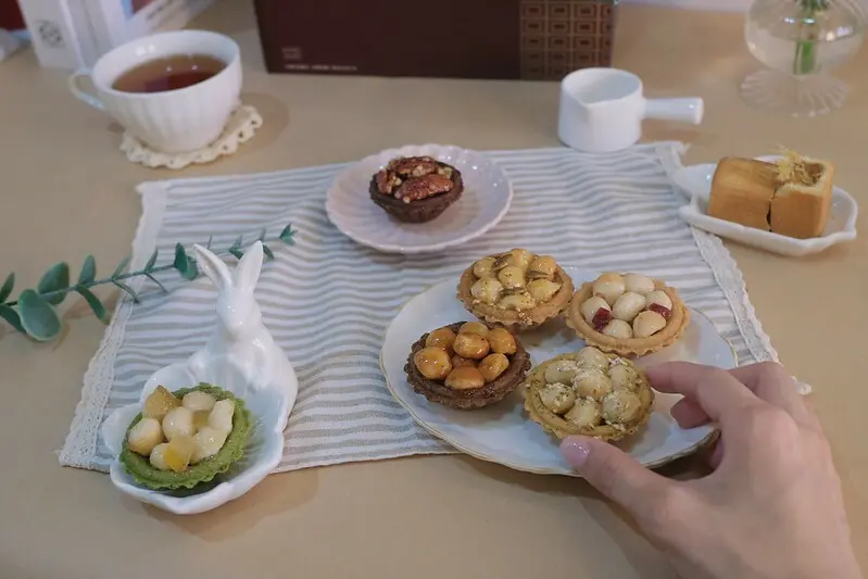 知名伴手禮品牌「上信饌玉」豆塔及金鑽鳳梨酥全新包裝上市，新口味「巧克力胡桃塔」，超級鬆脆爽口~新包裝