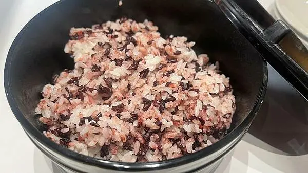 米飯無限量供應! 扒飯幫的最愛~每道菜都鹹香好滋味~你! 不來碗飯嗎!【台北市信義區】時時香RICE BAR-微風南山店