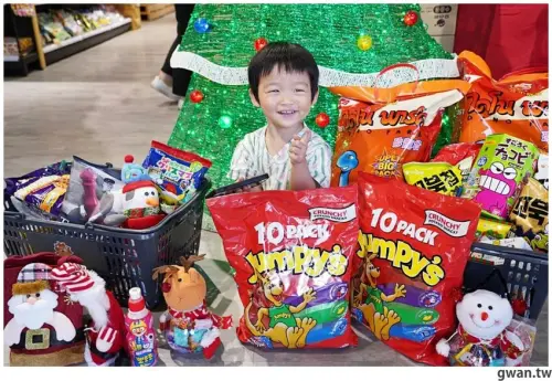 台中聖誕零食這裡買！這間生意超好，消費滿額再抽一年免費零食