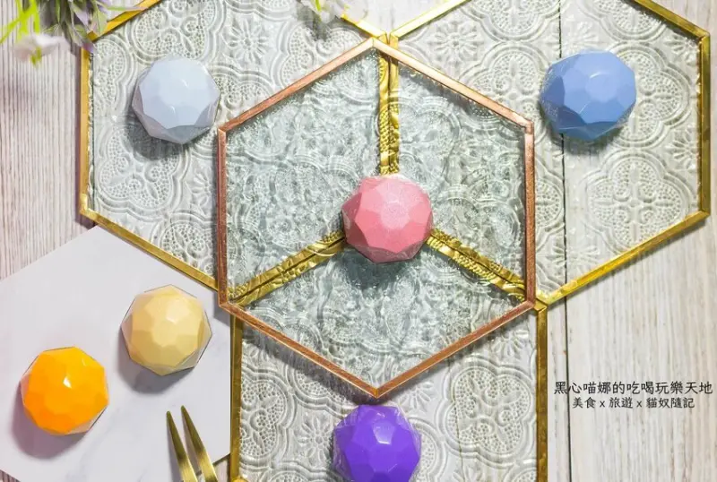 Ｃｏｎａ′ｓ妮娜巧克力　2022母親節限量絕美心鑽微醺酒香巧克力禮盒，寵愛媽咪無極限！薄片夾心巧克力、特色乾果系列也好驚喜！