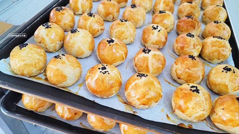 在地達人帶路！！太平人氣蛋黃酥專賣店，當日手作現烤出爐，想吃先預訂！！