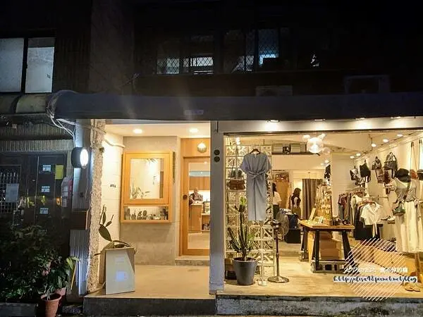 台北東門-[MYRA] (已搬遷至安和路) 近捷運東門站永康公園旁，精緻法式甜點達克瓦茲專賣，圓月造型色彩繽紛，口味多樣品味酸甜苦辣，溫馨小巧質感甜點店