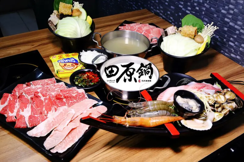 三重平價火鍋推薦！田原鍋三重店，澎湃海鮮船、肉盤加量50%，不用瘦荷包也能吃超飽，在地人都知道高麗菜給超大方的高CP值火鍋店