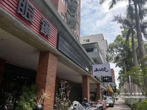 新竹東區-[山上走走] 近巨城SOGO走路5分鐘，新鮮活體海鮮鍋物無菜單料理，奢華龍蝦鹿兒島A5和牛精緻食材，吸睛美味金箔抹茶霜淇淋，桌邊服務細心周到，新竹日式鍋物聚餐推薦