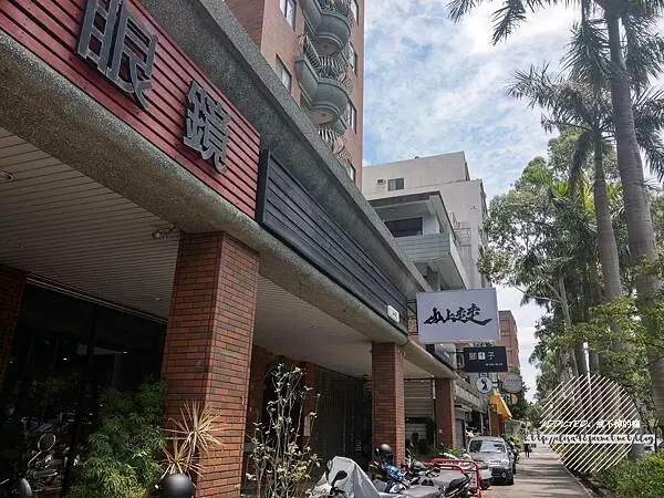 新竹東區-[山上走走] 近巨城SOGO走路5分鐘，新鮮活體海鮮鍋物無菜單料理，奢華龍蝦鹿兒島A5和牛精緻食材，吸睛美味金箔抹茶霜淇淋，桌邊服務細心周到，新竹日式鍋物聚餐推薦