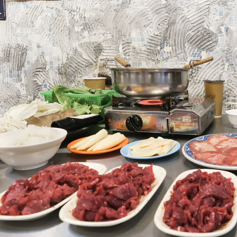 【台南 北區】成大附近人小董牛肉湯爐 招牌黑蒜頭麻油湯頭不能錯過