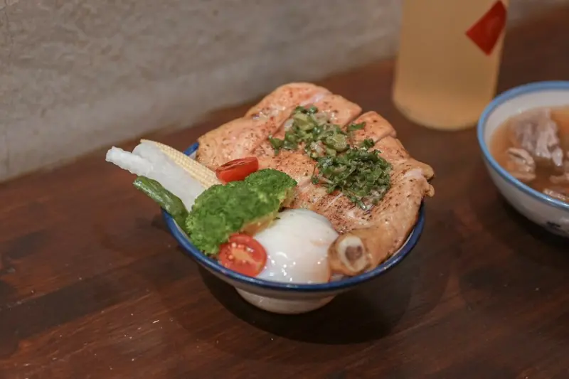 【新竹美食】硬派主廚的軟嫩料理：台式舒肥料理就是這麼有底氣，東門市場最熱門餐廳。 @女子的休假計劃