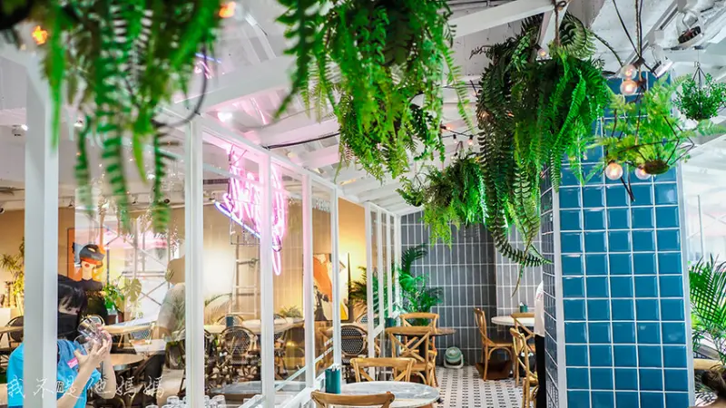 JAI宅 西門店  IG洗版打卡森林系網美餐廳  浪漫玻璃屋 滿滿綠色植物點綴  人氣橘醬義大利麵   近捷運西門站