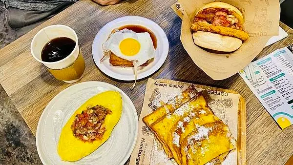新店CP值高早午餐【Omelette美式蛋捲】銅板價50元就能吃到熱呼呼法國吐司/鬆軟香嫩厚燒美式蛋捲/餐點現點現做/新店美式Brunch早午餐