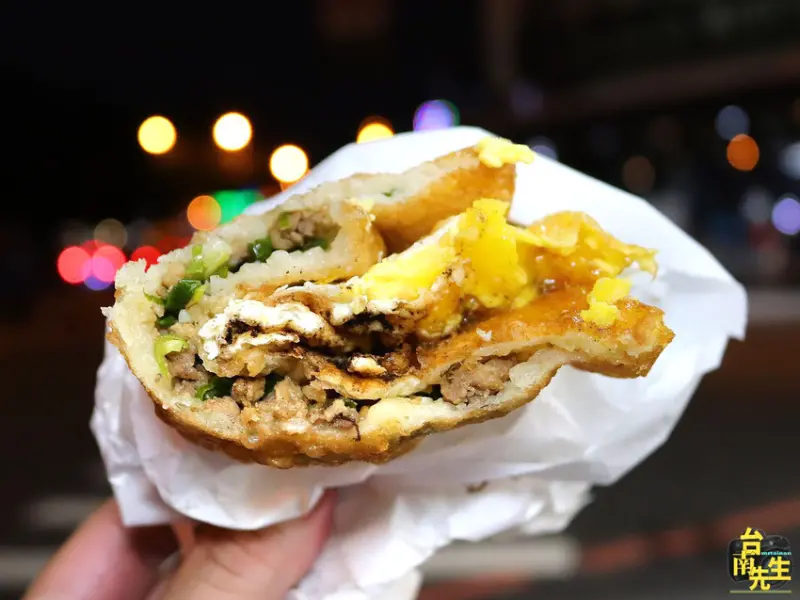 台南蔥油餅／在地人從小吃到大飄香30多年／每日限量晚來吃不到／當天備料新鮮現做／料多實在價格親民／老饕私藏口袋名單