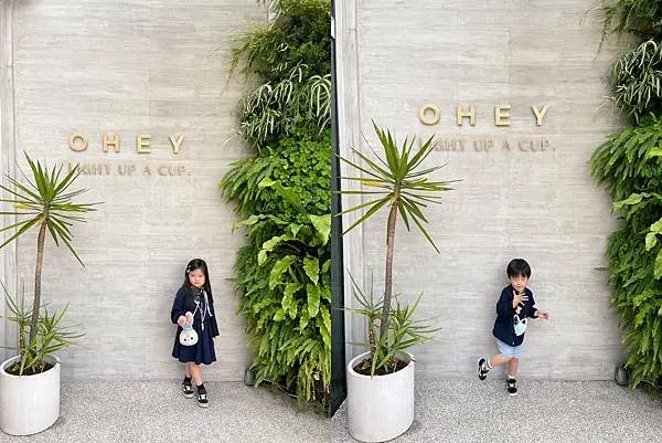 雲林「OHEY CAFÉ」陽光下的可愛咖啡店，可麗露超好吃♡