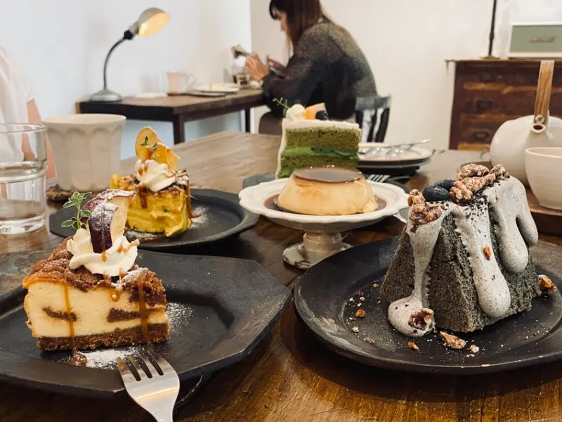 【台中 甜點】來森もり，不能預約的甜點只能憑運氣吃進嘴裡。顫慄的布丁還有最強烤乳酪必點