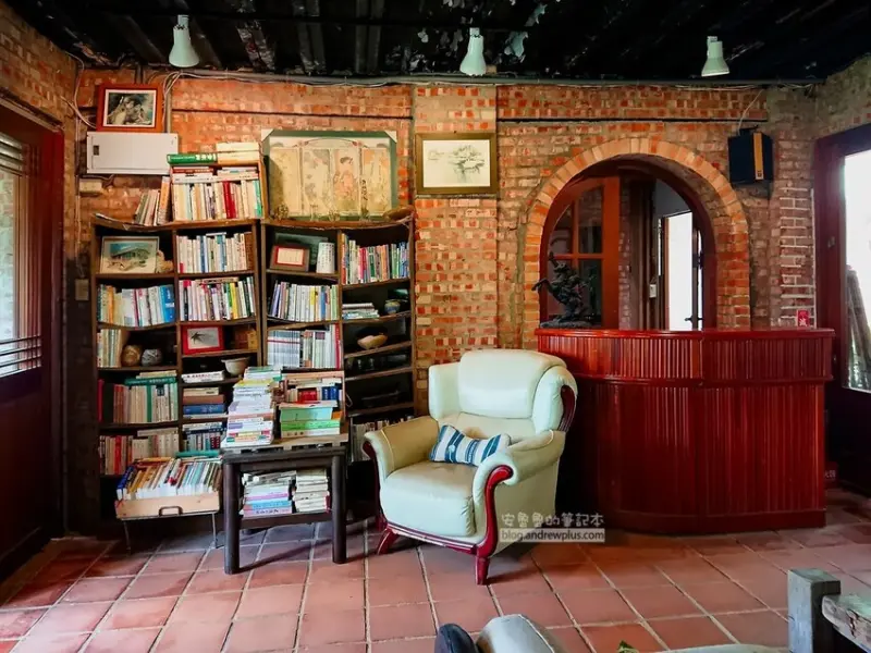 金瓜石秘境!紅磚瓦老宅咖啡館,庭院裡蟲鳴鳥叫綠意環抱