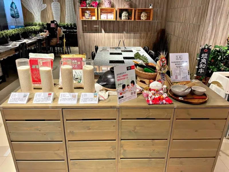 市政府站｜位於新光三越A4美食街信義區火鍋 ‧ 與台灣小農合作安心契作的小川鍋物littlerriver ‧ 精選小農食材與各式湯頭