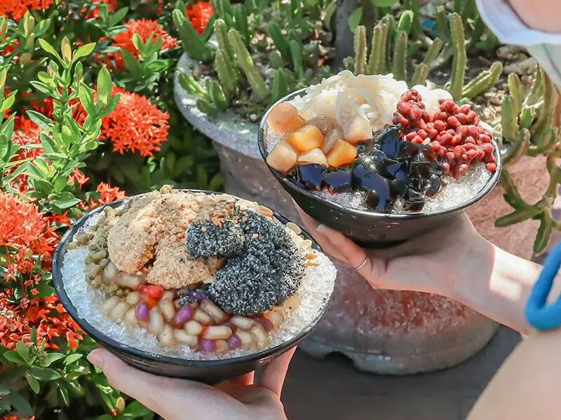 來苗栗頭份發掘隱藏版美食寶庫！瑞盛客家米食提供懷念的米苔目和粉條，以及令人難忘的燒麻糬和冰品，傳統與創意完美融合，每款美食都讓人驚喜連連，絕對值得一試。