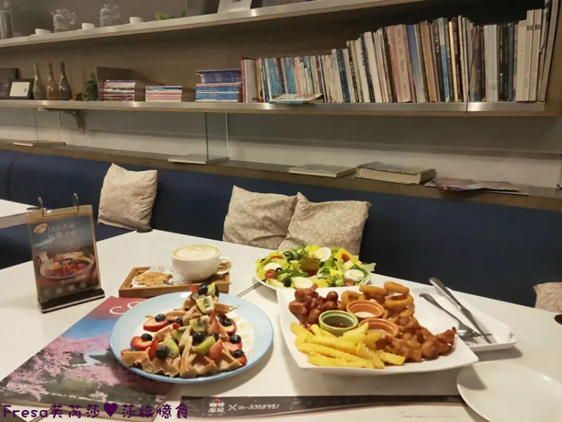 台南輕食【咖啡部屋】台南文化中心內輕食午茶.窗邊綠景超愜意│聖誕午茶│東區美食 - Fresa芙芮莎♥莎旅憶食