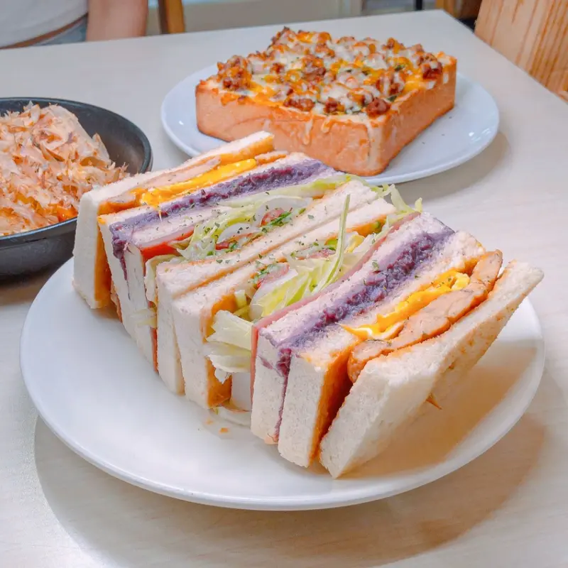 特色章魚燒蛋餅及熟客才知道的隱藏版飲品，西門文青網美早午餐店 | 【台北 萬華區】Dejia得嘉野餐廚房