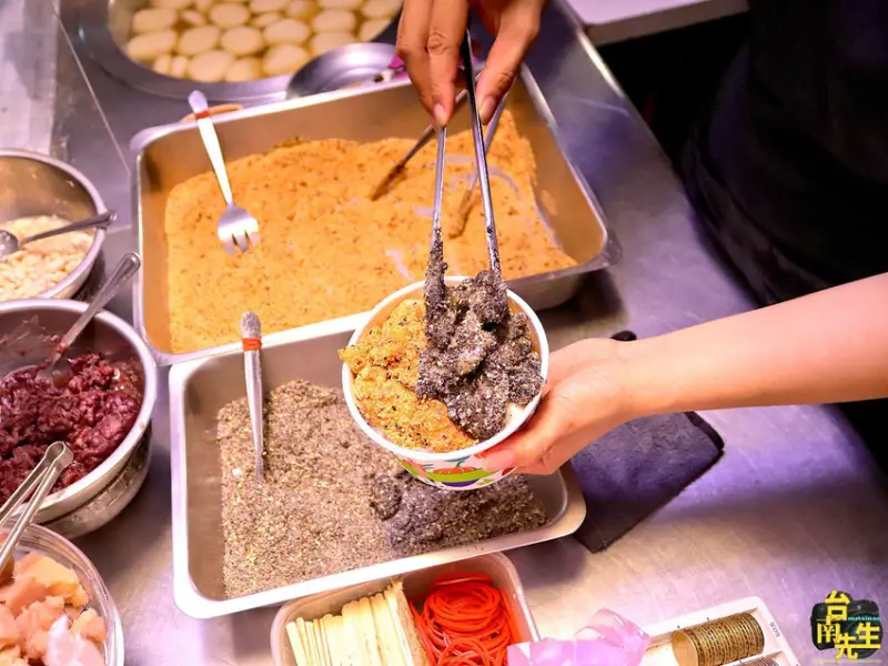 台南麻糬冰／只有夜市吃得到／純糯米手工製作／當天現煮配料不賣隔夜貨／限量供應晚來吃無／老饕才知道的隱藏版點法／麻糬控一吃就愛上