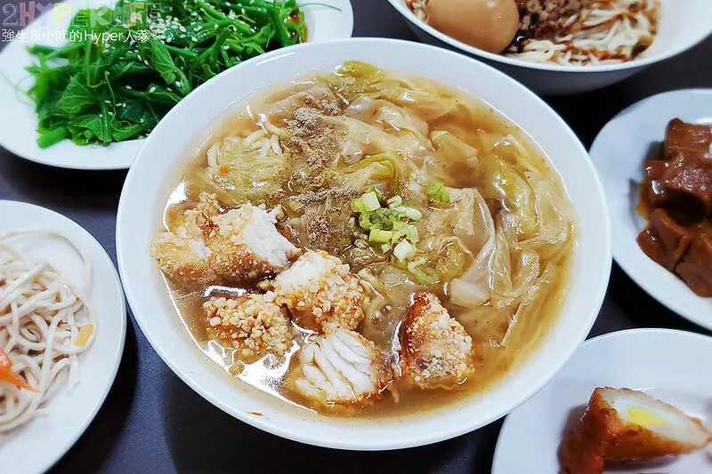 勤美誠品附近銅板美食，公正路上必吃土魠魚羹，酥炸厚實口感讓人超滿足！搭配包蛋旗魚黑輪真是絕配～