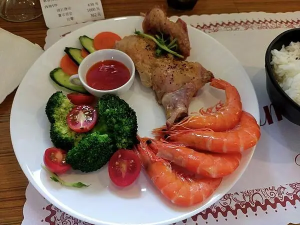 桃園大溪老街文創咖美食咖啡廳~桃園巿金牌好店~夏天就是要找有冷氣的地方~木藝生態博物館老城區導覽~