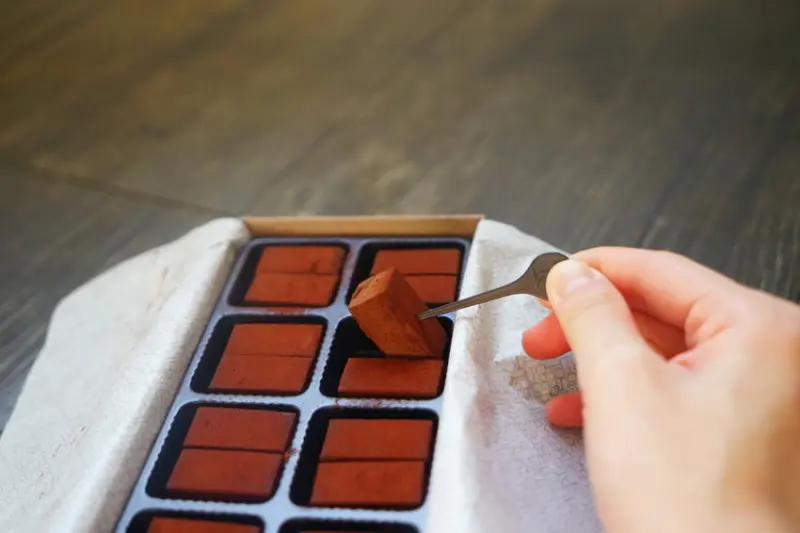 『Feeling18-18度C巧克力工房』抹茶季必吃生巧克力！埔里超人氣巧克力工坊的頂級手作，一生必嚐！南投美食/宅配美食/團購/生巧克力 - Cutier吃飯中 好山好水的埔里小鎮，蘊藏美酒，更是深