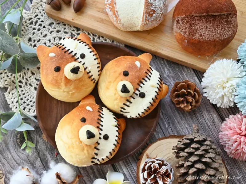 旅禾泡芙之家│風靡日、韓羅馬生乳包在台中也買的到，不只原味、巧克力，還有造型羅馬生乳包，一開賣就爆紅！